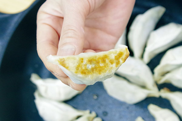 焼き餃子のつくり方2(ガスコンロ)