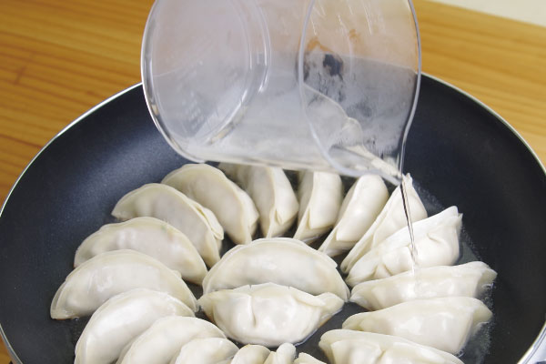 焼き餃子のつくり方3(ガスコンロ)