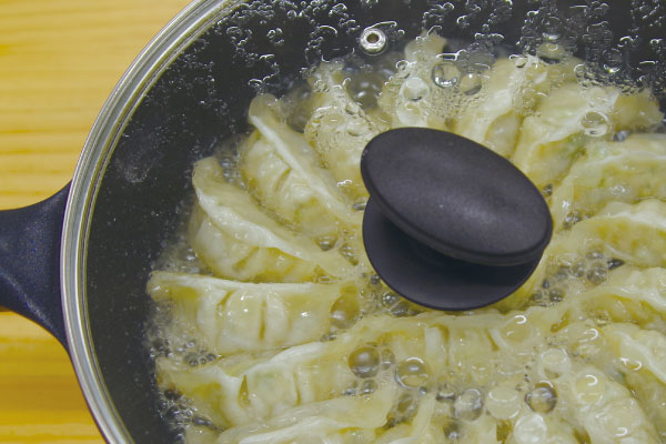 焼き餃子のつくり方4(ガスコンロ)